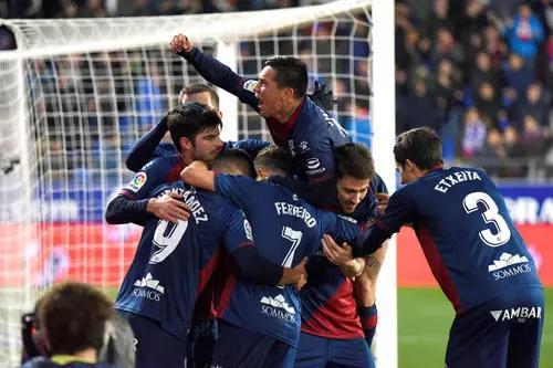  曼联防线送礼遭保级队羞辱  